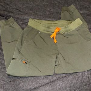 Moss medium petite figs joggers